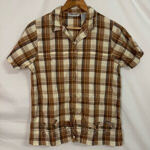 Cabin Creek Cream & Brown Plaid Safari Animal Decoration Button Up Shirt - MP